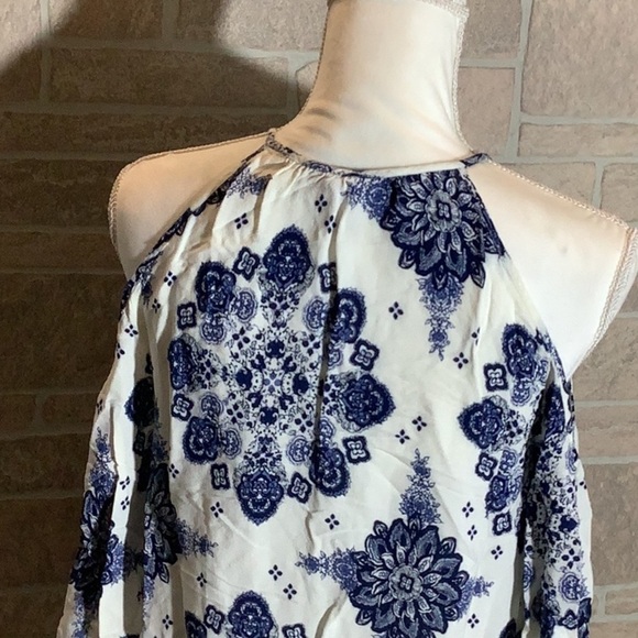 Forever21 - Sz S - 100% Viscose cold shoulder dress - bell sleeves - keyhole - Picture 2 of 6